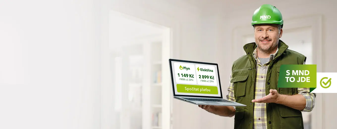 Specialista MND drží laptop s obrazovkou zobrazující ceny plynu a elektřiny, s textem "S MND TO JDE".