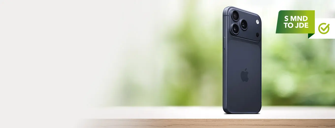 Banner s mužem, který drží v ruce iPhone.