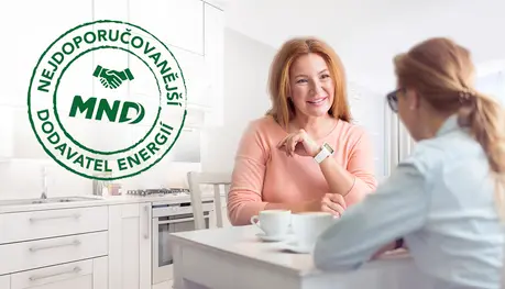 Paní v kuchyni a pečeť nejdoporučovanější dodavatel energie